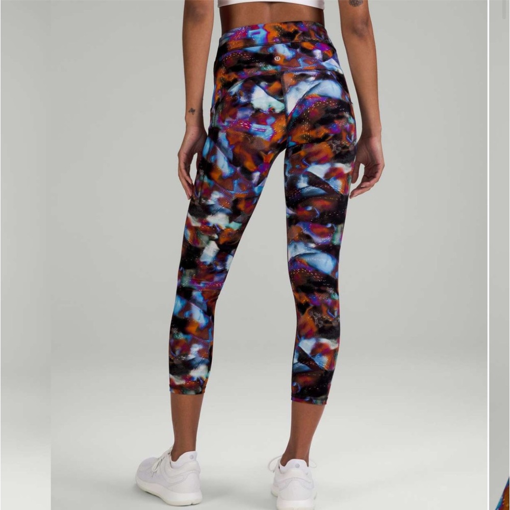 Lululemon Power Thru High-Rise Tight 25"
Hyper Drift- Size 4
